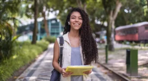 Hispanic Scholarship for Women recipient is very happy as she pursues college